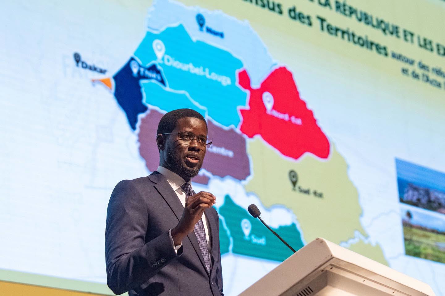 Le Président Bassirou Diomaye Faye engage la réforme des Pôles-Territoires avec les exécutifs territoriaux.